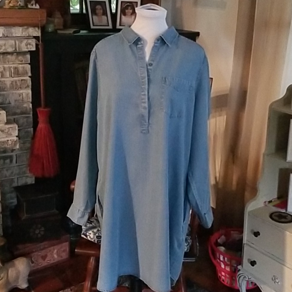 NEW WITH TAGS LIGHTWEIGHT DENIM SHIRT DRESS